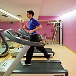 מלון Mercure West 4*