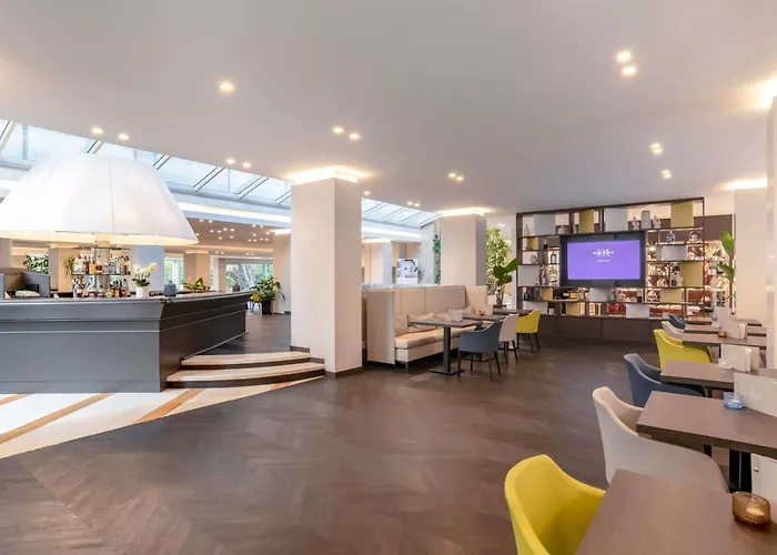 Hotel Mercure West 4*