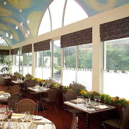 Mercure West מלון 4*