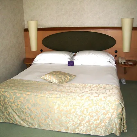 Mercure West Hotel 4*