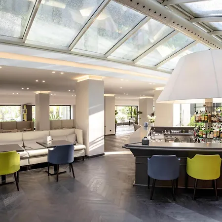 Mercure West מלון