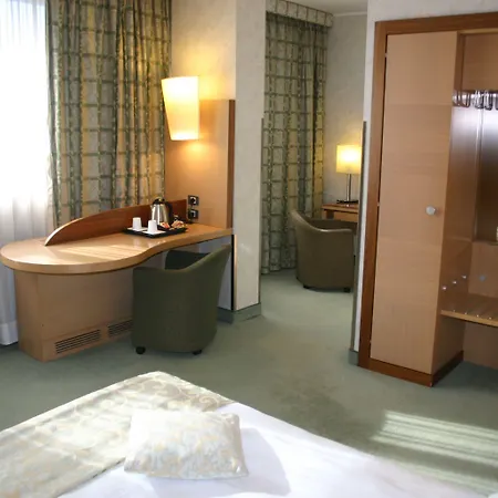 Mercure West 4*