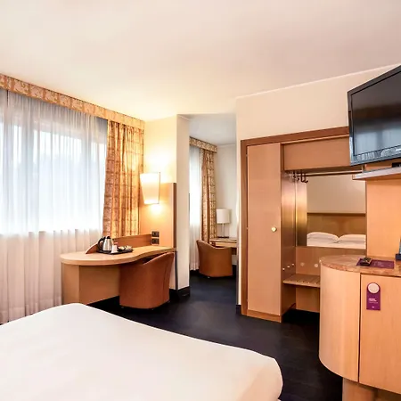 Mercure West Hotel 4*