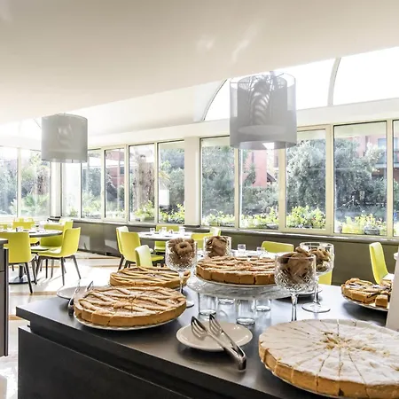 Mercure West 4*