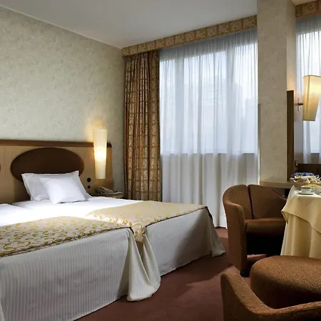 Otel Mercure West