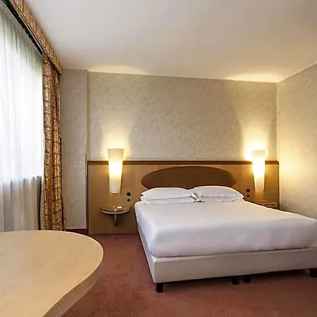 Hotel Mercure West