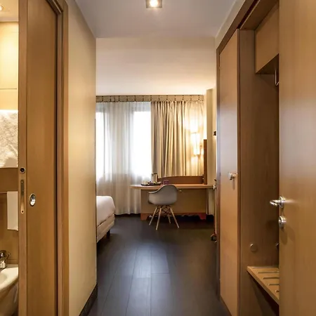 Mercure West 4*