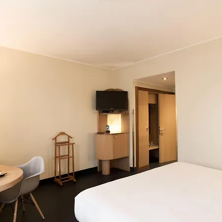 Mercure West 4*