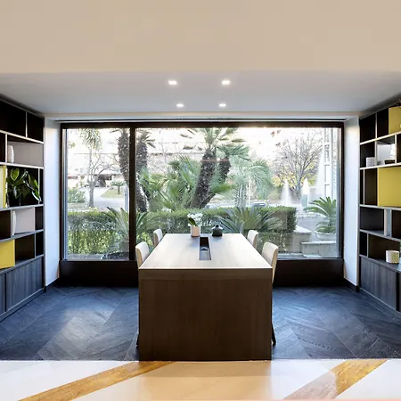 מלון Mercure West 4*