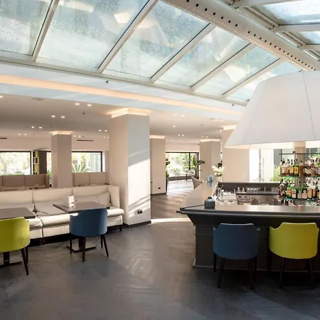 Hotel Mercure West 4*