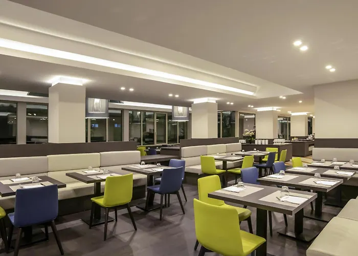 Mercure West Hotel 4*