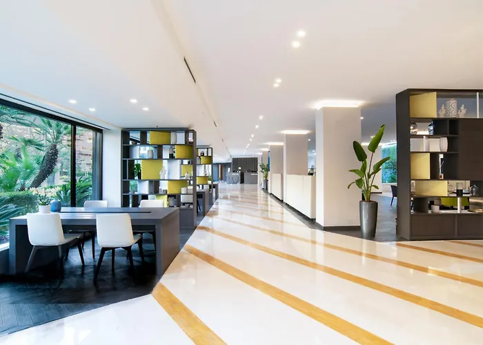 Mercure West Hotel 4*