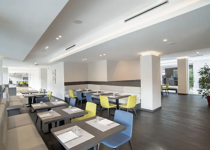 Hotel Mercure West 4*