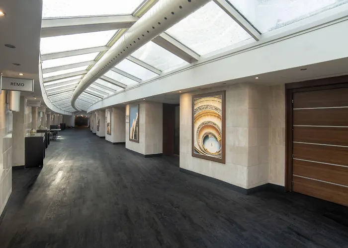 Hotel Mercure West 4*