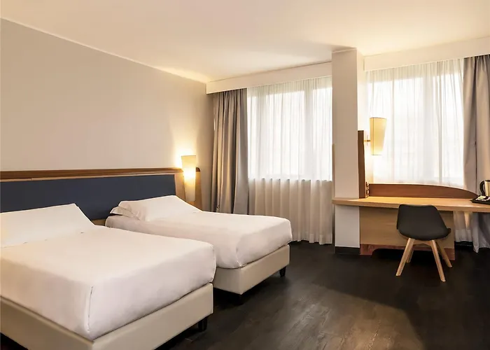 Mercure West Hotel 4*