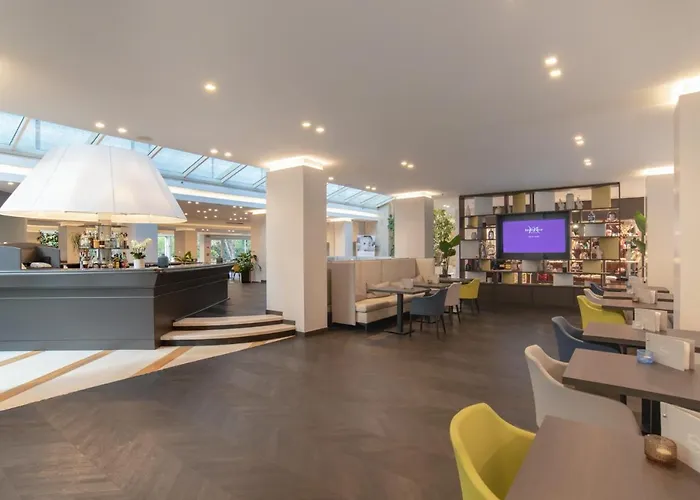 Hotel Mercure West 4*