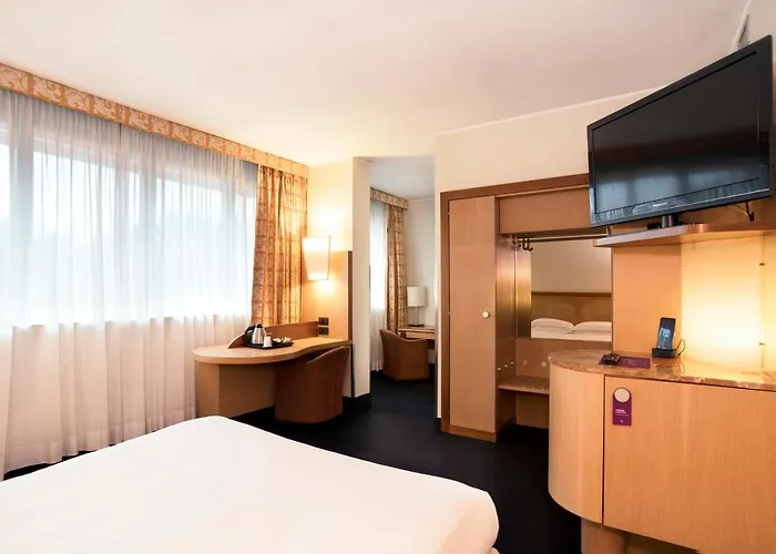 Hotell Mercure West 4*