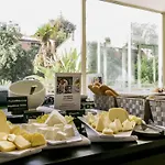Hotel Mercure West 4*