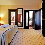 Hotel Mercure West 4*