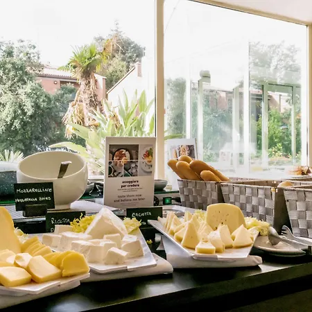 Mercure West Hotel 4*