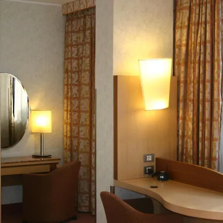 Отель Mercure West