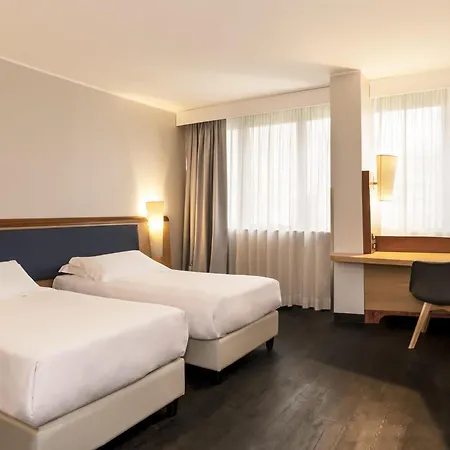Mercure West 4*