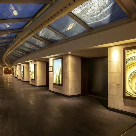 Отель Mercure West 4*