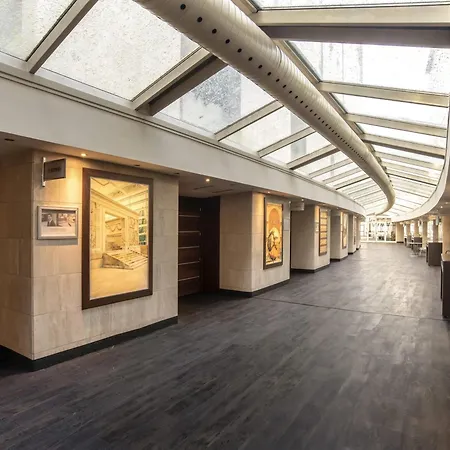 Mercure West 4*