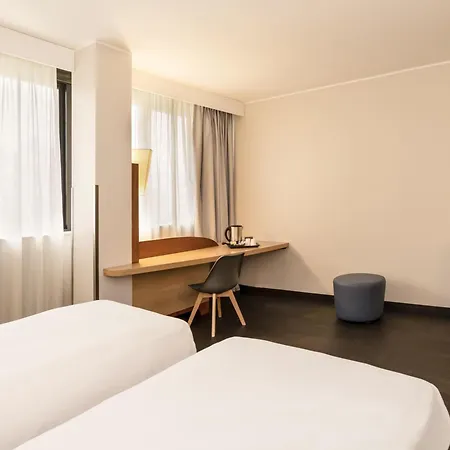 Mercure West 4*