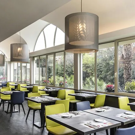Mercure West Отель