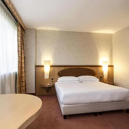 Hotel Mercure West