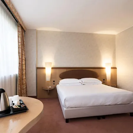 Mercure West 4*