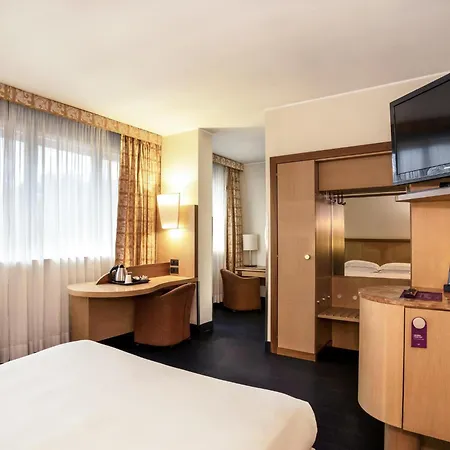 Mercure West 4*