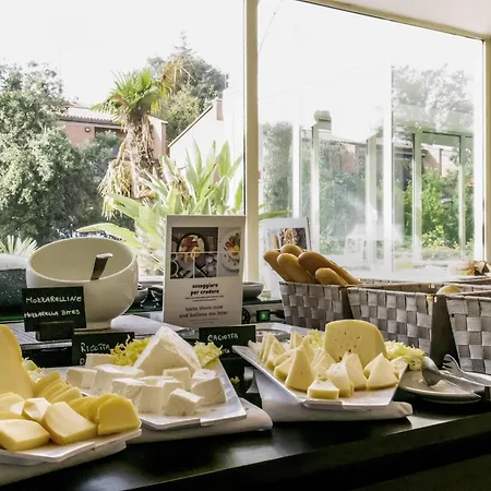 Mercure West Hotel 4*