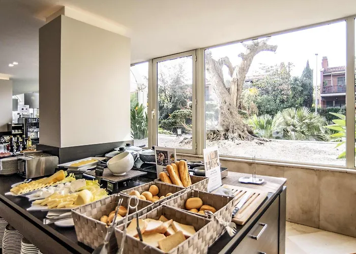 Mercure West Hotel 4*