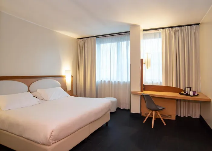 Hotel Mercure West 4*